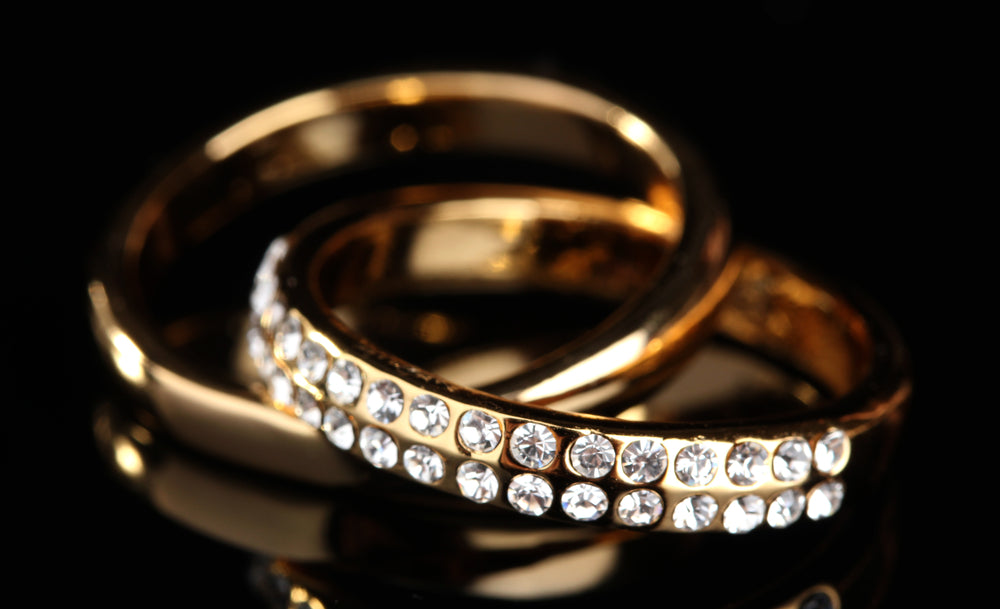 Go Bold with Gold: A Guide to Styling the Timeless Metal